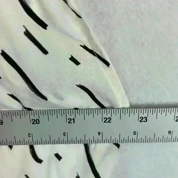 LOFT Women’s Blouse / Top Sz M Cream and Black Multi-Media Polyester and Rayon - Picture 8 of 9